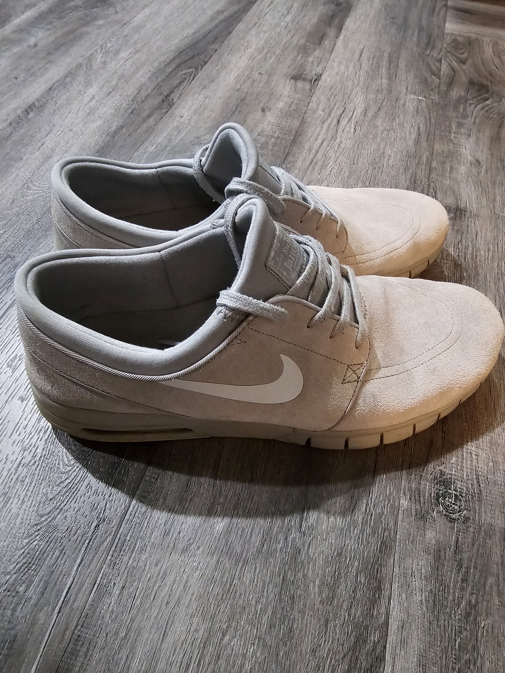 Nike Men’s Light Gray Suede Skate Sneakers